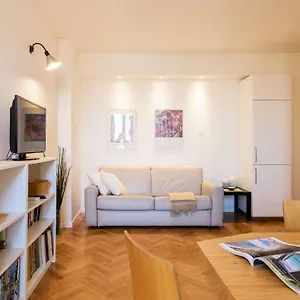 Joivy Homey 1-bed With View Near Citylife , Milano Italia